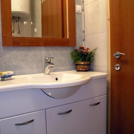 In Okrug Gornji With Sea View, Terrace, Air Conditioning, Wifi 5069-1 טרוגיר