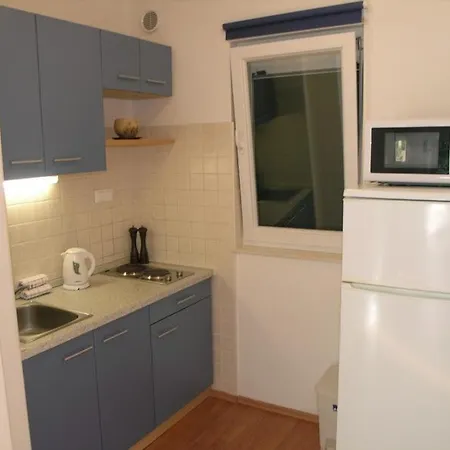 In Okrug Gornji With Sea View, Terrace, Air Conditioning, Wifi 5069-1 * 特罗吉尔