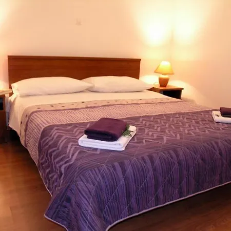 In Okrug Gornji With Sea View, Terrace, Air Conditioning, Wifi 5069-1 דירה טרוגיר